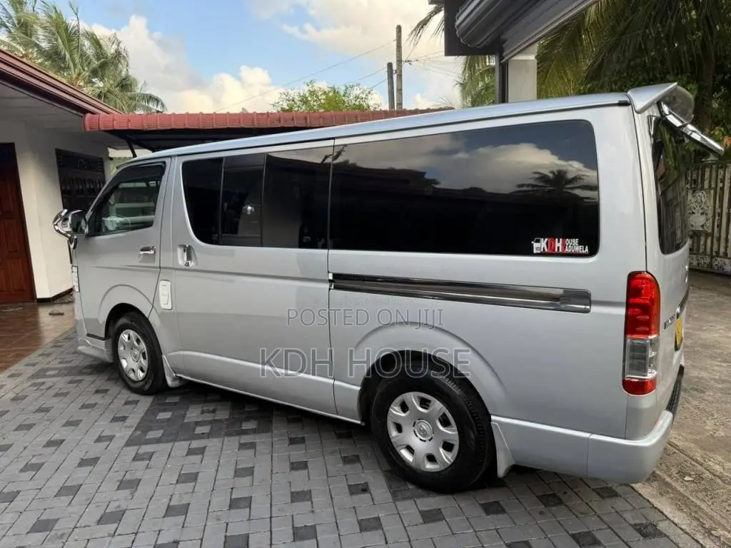 Toyota GL 2011 Van (Used)