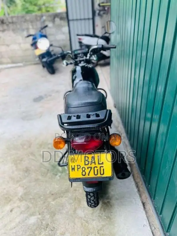 Bajaj Boxer 100 2013 Motorbike (Used)