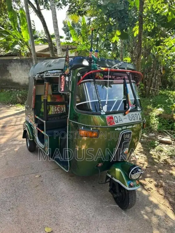 Bajaj 2 Stroke 2005 Three Wheel (Used)