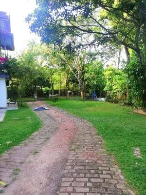 Luxury 8 Bedroomed House With Furniture For Sale in Katunayake
