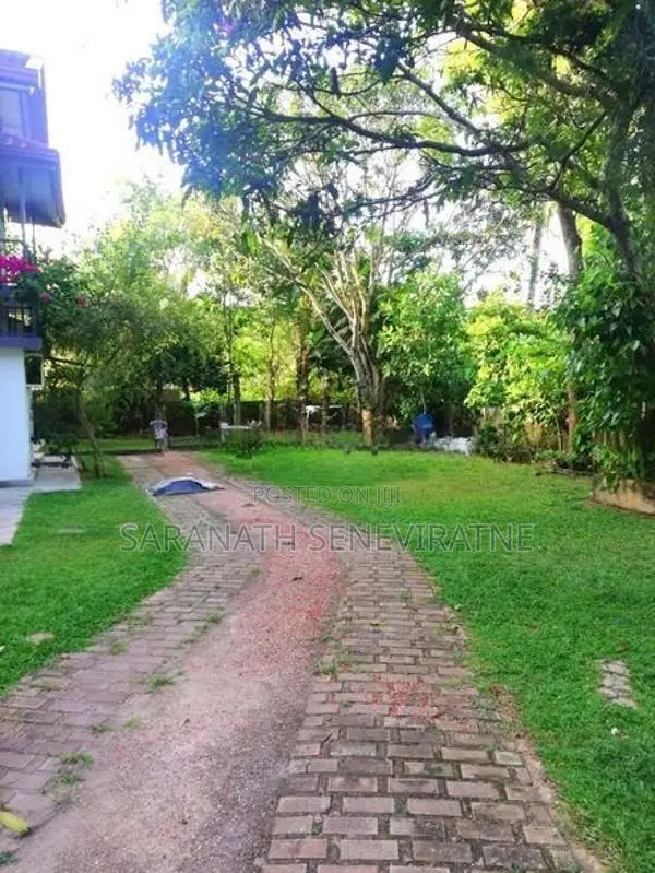 Luxury 8 Bedroomed House With Furniture For Sale in Katunayake