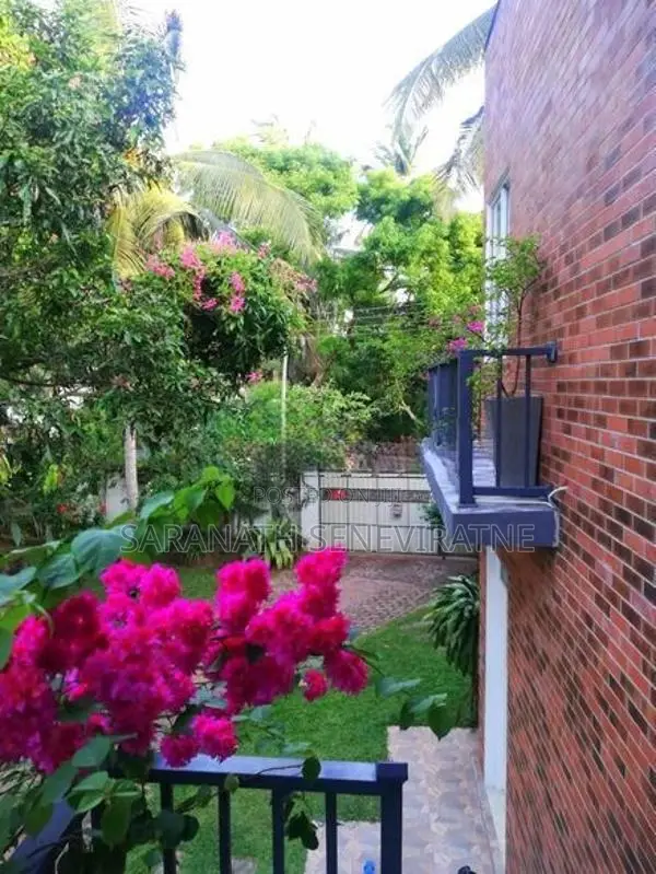 Luxury 8 Bedroomed House With Furniture For Sale in Katunayake
