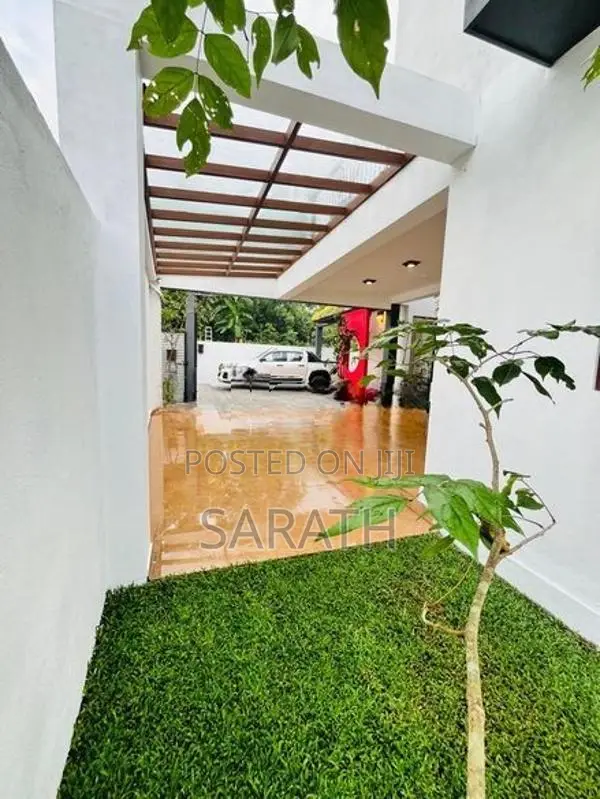 මාලබේ පිහිටි නවීන මෝස්තරයෙන් යුත් නිවසක් විකිණීමට ඇත