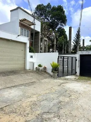 House For Sale in Pelawatta Battaramulla Akuregoda