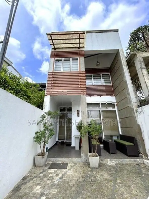 House For Sale in Pelawatta Battaramulla Akuregoda