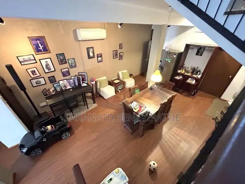 House For Sale in Pelawatta Battaramulla Akuregoda