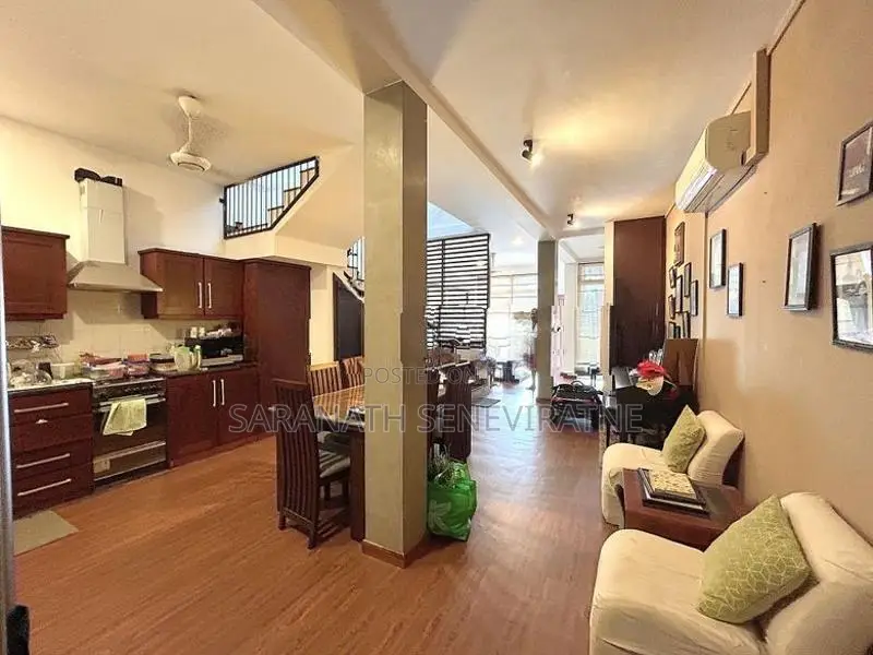 House For Sale in Pelawatta Battaramulla Akuregoda