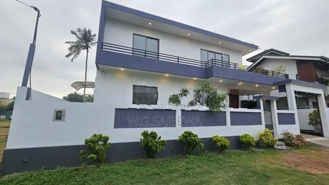 Brand new luxury house for sale in Katuwapitiya
