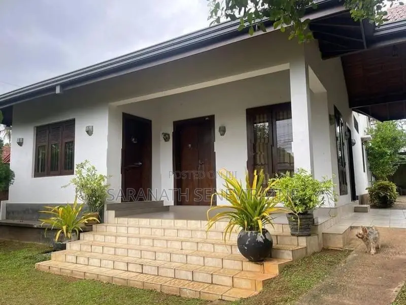 🏡 Spacious 4-Bedroom House for Sale in Negombo Kochchikade