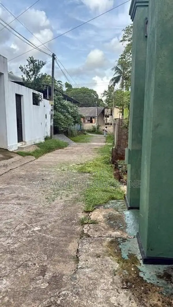 Land in Talawathugoda near Talangama Lake