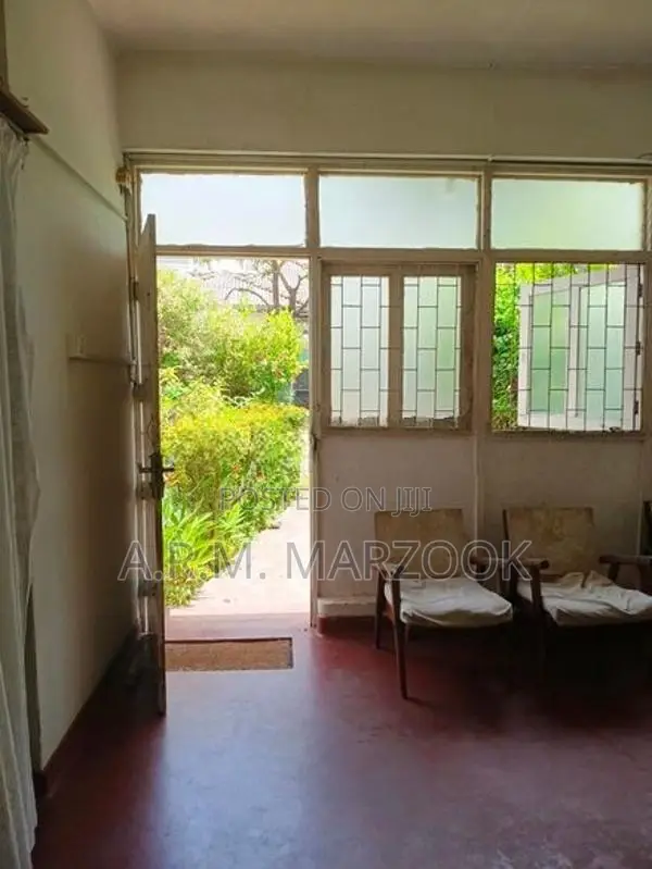 COLOMBO 6 WELLAWATTA BOSWEL PLACE PRIME 14P OF LAND WITH HOUSE FOR SAL