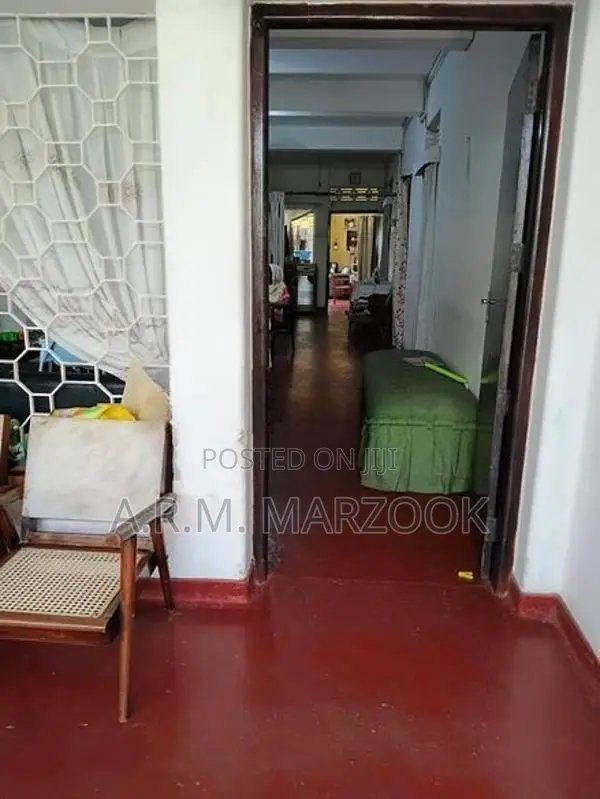 COLOMBO 6 WELLAWATTA BOSWEL PLACE PRIME 14P OF LAND WITH HOUSE FOR SAL