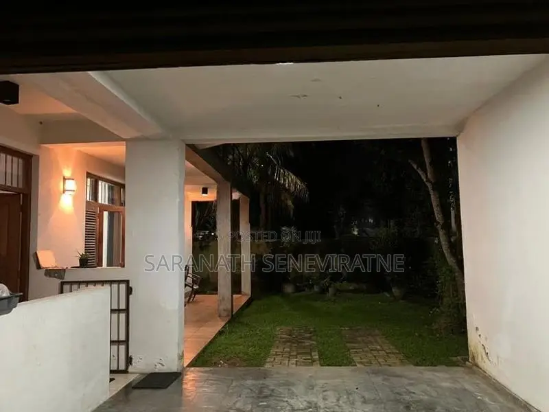 House For Sale in Talawathugoda - Welipara