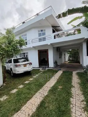 පදිංචිවියට සෑදු ලස්සන දෙමහල් නිවසක් හොරන කොළඔ මාර්ගය පෙනමානේ විකිනිමට