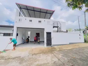 මාලබේ අලුත් තත්වයේ නිවසක් විකිණීමට ඇත.