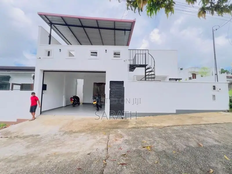 මාලබේ අලුත් තත්වයේ නිවසක් විකිණීමට ඇත.