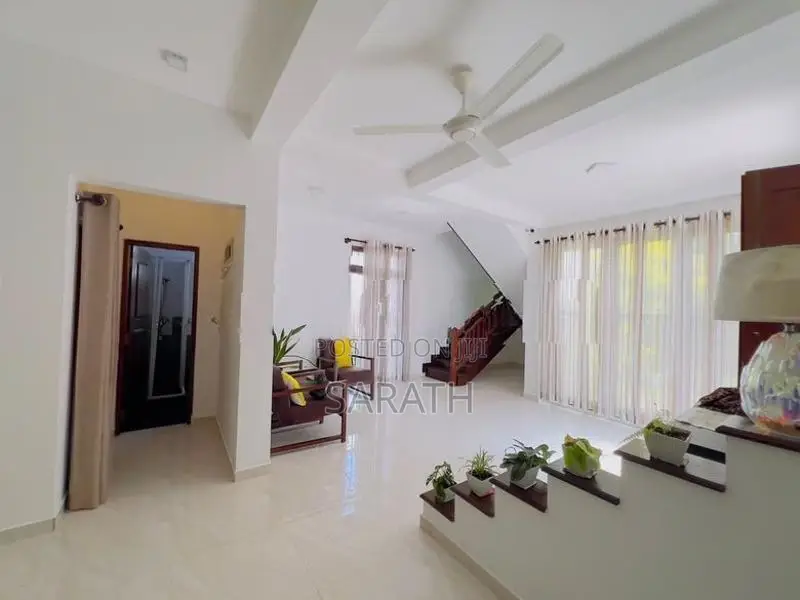Spacious House For Sale Athurugiriya