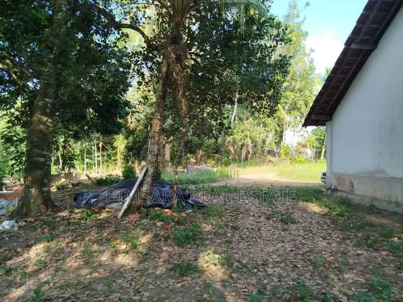 COMMERCIAL PROPERTY FOR LONG LEASE - PORE, ATHURUGIRIYA | LH03679