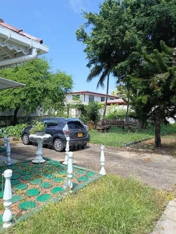 super Bare land for sale in mount lavenia
