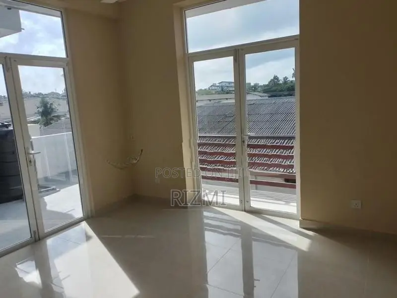 3BR 1st floor new modern apartment rent in dehiwala off hill street