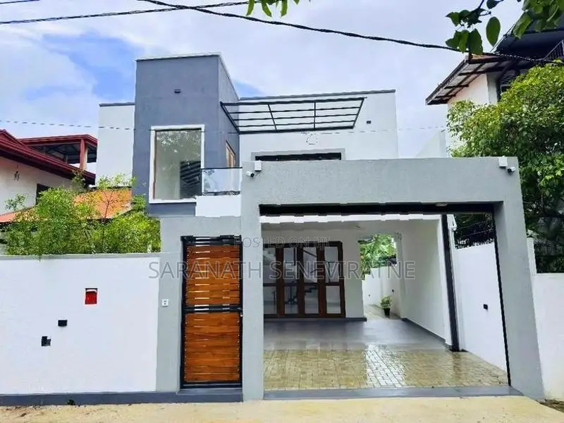 Brand-New Architecturally Designed & Built House Kesbewa Piliyandala