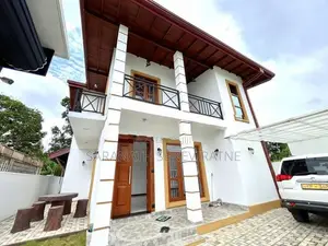 Luxury Brand-New House With 5 Bedrooms - Makandana Piliyandala