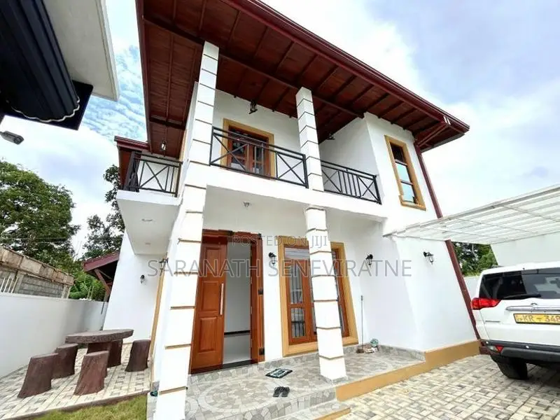 Luxury Brand-New House With 5 Bedrooms - Makandana Piliyandala