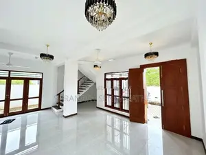 Luxury Brand-New House With 5 Bedrooms - Makandana Piliyandala