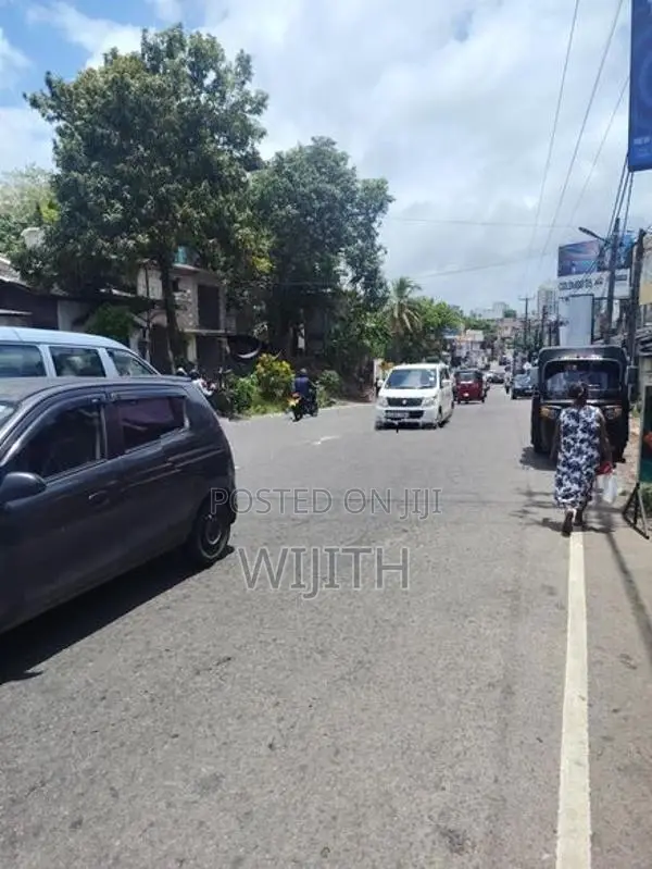 COMMERCIAL BUILDING FOR SALE IN KOHUWALA FACING TO COLOMBO BUS HAULT