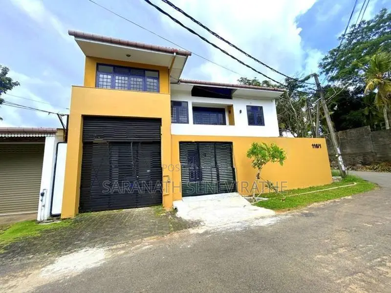 House Built With Jeffery Bawa Style Architecture - Battaramulla