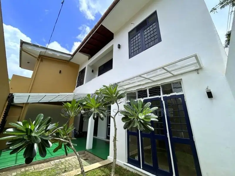 House Built With Jeffery Bawa Style Architecture - Battaramulla