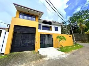 House Built With Jeffery Bawa Style Architecture - Battaramulla