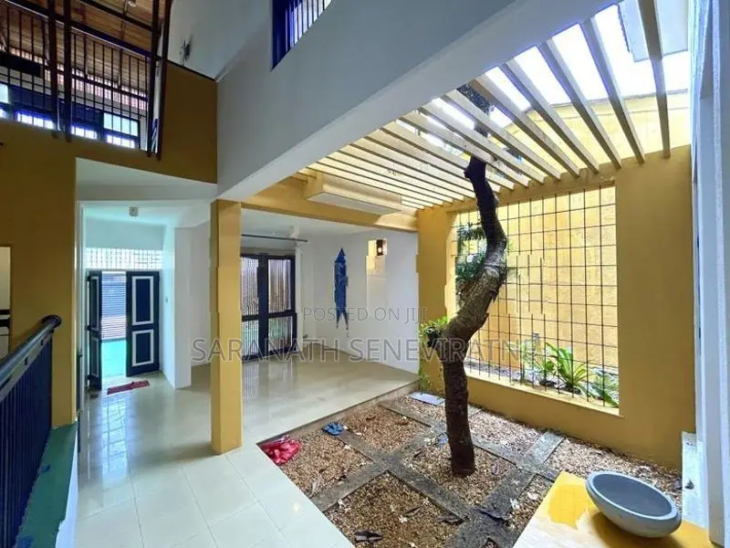 House Built With Jeffery Bawa Style Architecture - Battaramulla