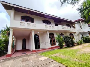 ගඩොල්වලින් සෑදු දෙමහල් නිවසක් විකිනිමට විදෙස් ගතවනබෑවින්