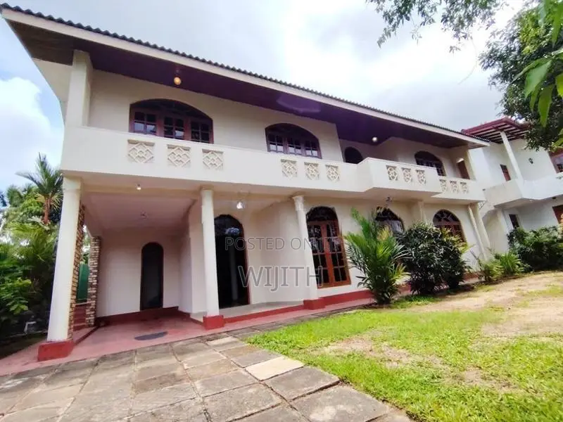 ගඩොල්වලින් සෑදු දෙමහල් නිවසක් විකිනිමට විදෙස් ගතවනබෑවින්