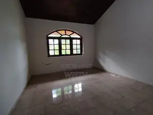 ගඩොල්වලින් සෑදු දෙමහල් නිවසක් විකිනිමට විදෙස් ගතවනබෑවින්