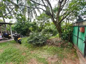 HOUSE FOR SALE IN HANWELLA ROAD KADUWELA, IHALA BOMIRIYA