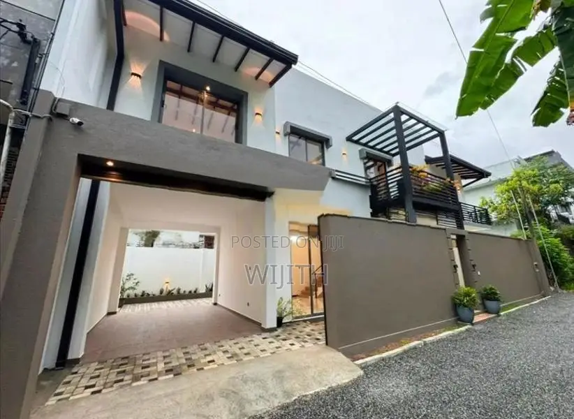 කොට්ටාව හංදියට ආසන්නව පිලිියන්දල මාර්ගය පෙනමානයේ සුපරි නිවසක් විකිනිමට