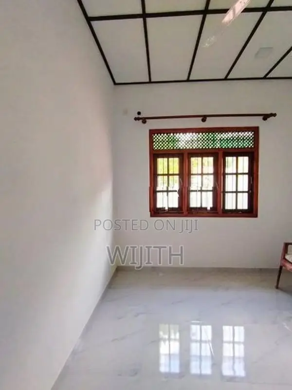 ගඩොල්වලින් සෑදු ළස්සන තනි මහල්නිවසක් විකිනිමට කොටිටාවෙි
