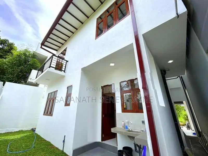 Brand-New Solid Modern House From Piliyandala Off Gonamadiththa Rd