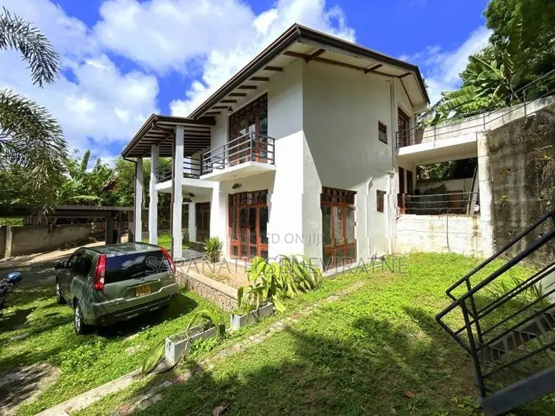 Brand-New Condition House For Sale in Ja-Ela Kotugoda With Furniture