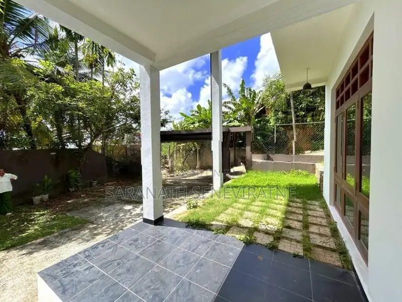 Brand-New Condition House For Sale in Ja-Ela Kotugoda With Furniture