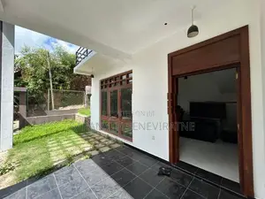 Brand-New Condition House For Sale in Ja-Ela Kotugoda With Furniture