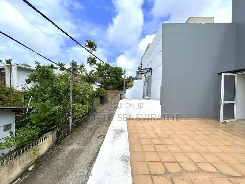 House in Piliyandala Mandawila Rd For Sale