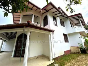 100% Refurbished Solid House - Pelawatta Kumaragewatte Battaramulla