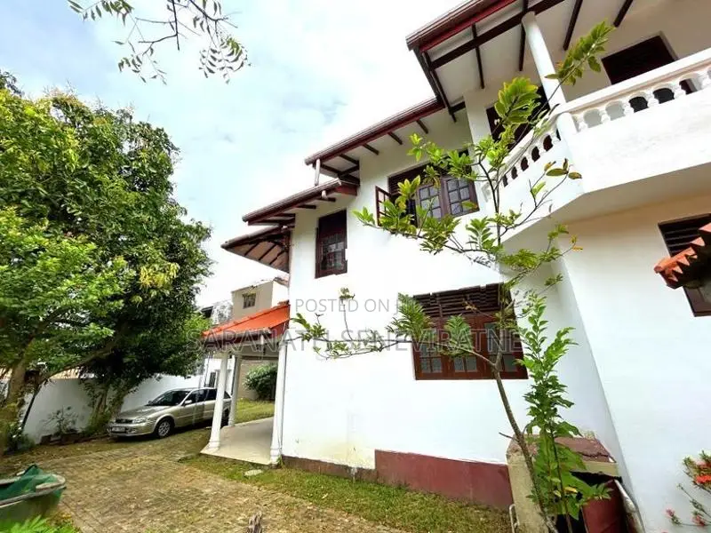 100% Refurbished Solid House - Pelawatta Kumaragewatte Battaramulla