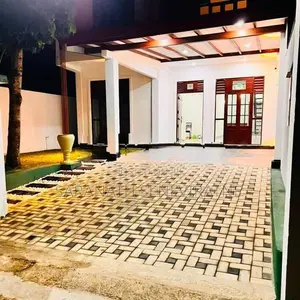 Brand-New House in Polgasowita