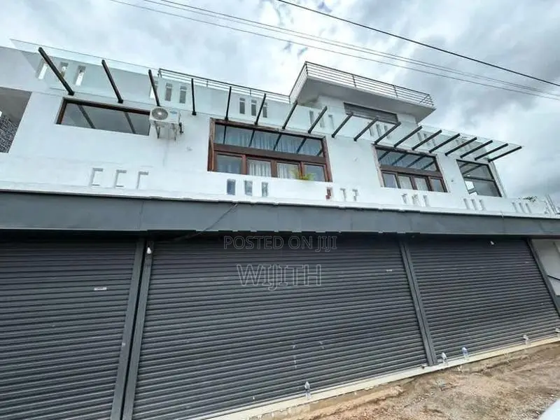 ආදායමක් සමග පදිංචි විය හැකි සුපිරි ගොඩනැගිල්ලක් විකිණීමට .
