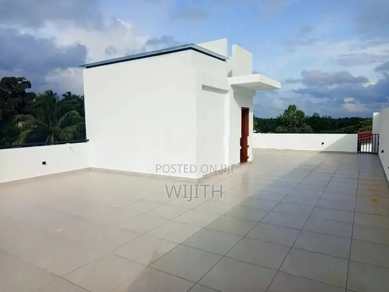 ⁣පදිංචි නොමෑති ණවමාදිලියේ ළස්සන මහල් 3 නිවසක් විකිනිමට කොටිටාවෙි