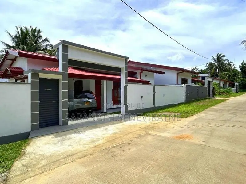 Brand-New Single Story House Beruketiya Homagama With Garden Space